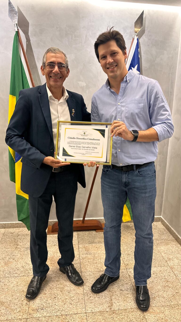 Vereador Entrega Título de Cidadão Cristalinense ao Vice-Governador Daniel Vilela em Cerimônia Significativa