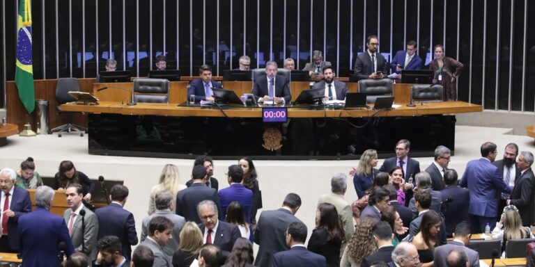 Câmara aprova taxação de 15% sobre lucro de multinacionais