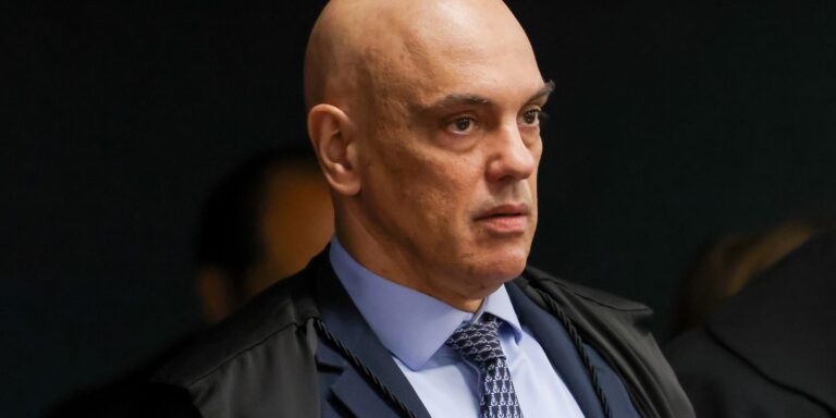 Moraes corrige mandado e manda soltar presa do 8 de janeiro
