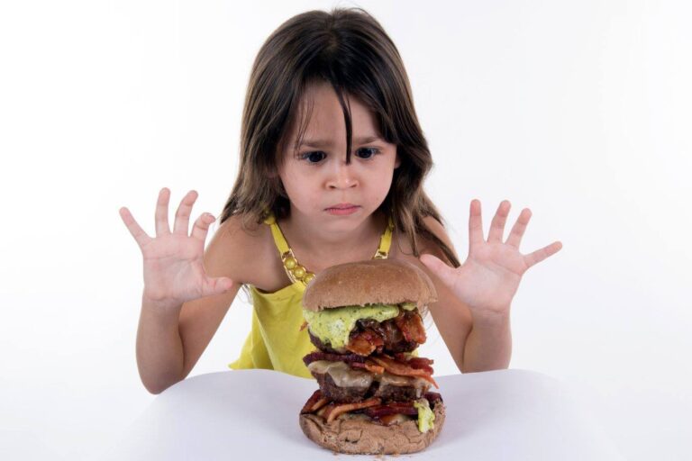 Consumo de hambúrguer aumenta entre crianças de 2 a 4 anos no Distrito Federal