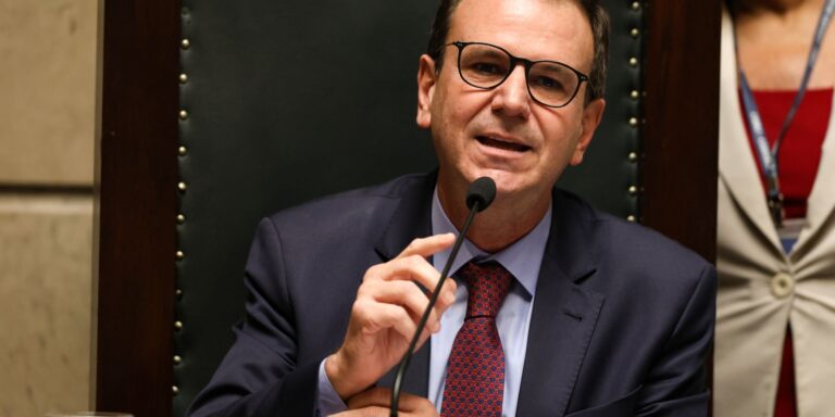 Paes assume novo mandato e propõe Força Municipal armada