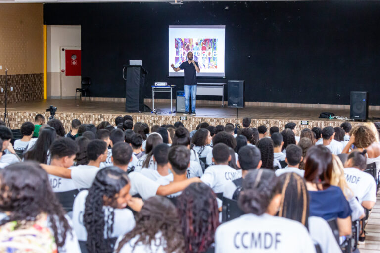 Manzoni propõe regulamentação para garantir direitos fundamentais dos estudantes no DF