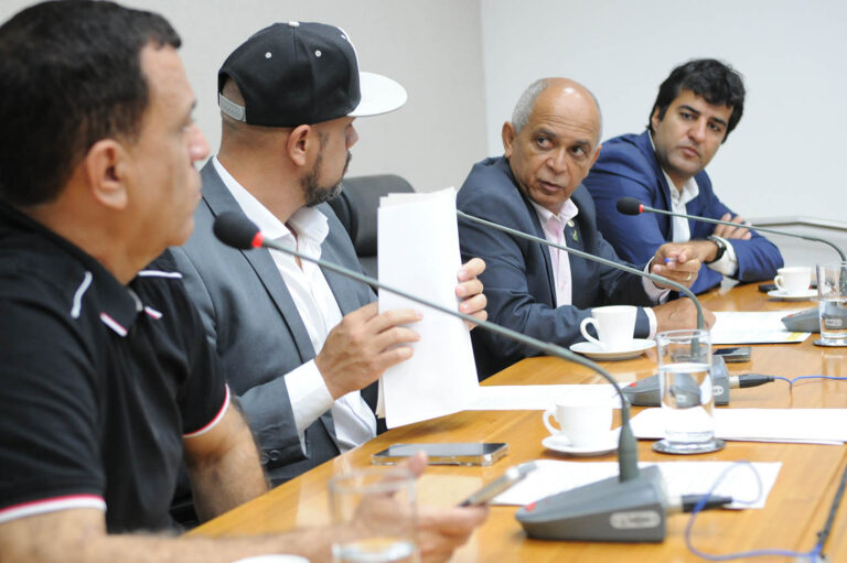 Comissão de Transporte aprova projeto sobre garantias de motociclistas de aplicativos