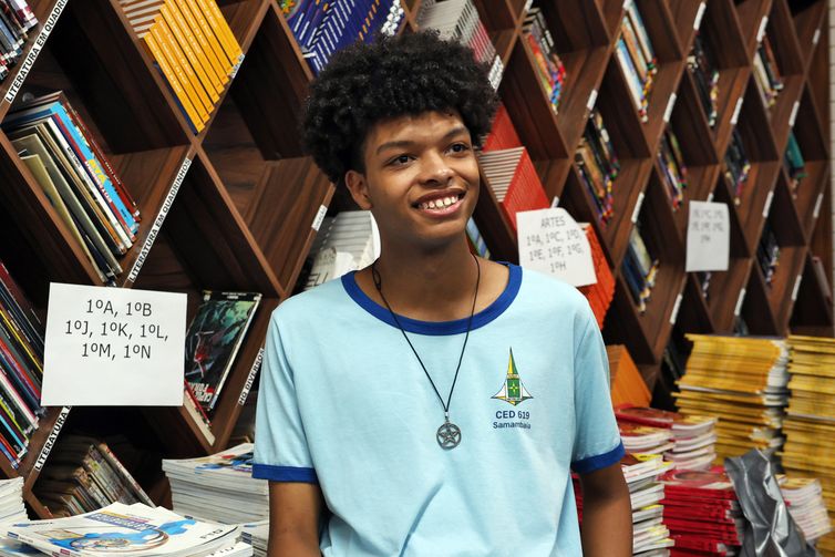 Antônio Cruz/Agência Brasil Brasília (DF), 19/02/2025 - Programa Pé-de-Meia. O aluno da escola CED619 da Samambaia, Gustavo Alves da Silva. Foto: Antônio Cruz/Agência Brasil