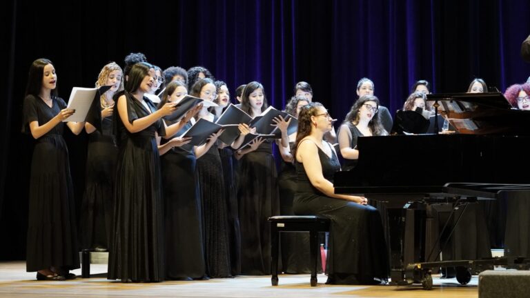 Basileu França abre vagas para cursos de música
