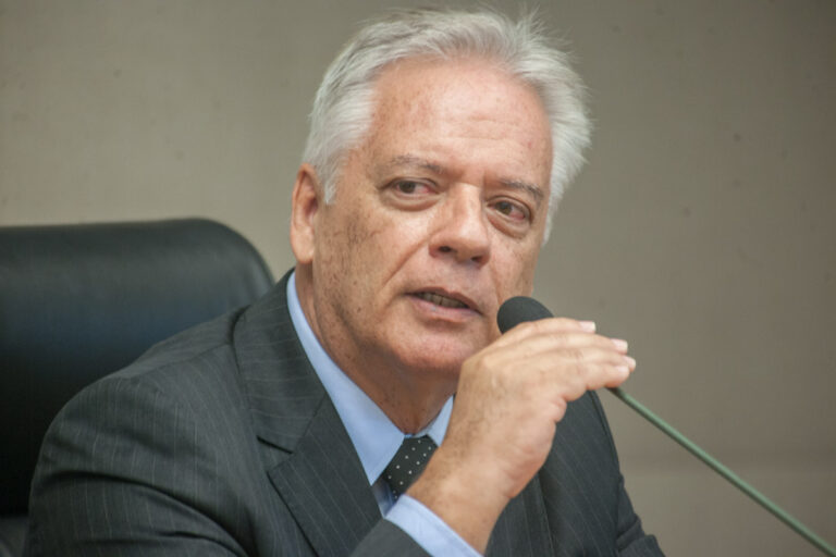 Plenário vota a favor da permanência de Fuzeira na diretoria da Adasa