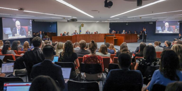 "Satisfatória", diz Moraes sobre denúncia contra Bolsonaro e aliados