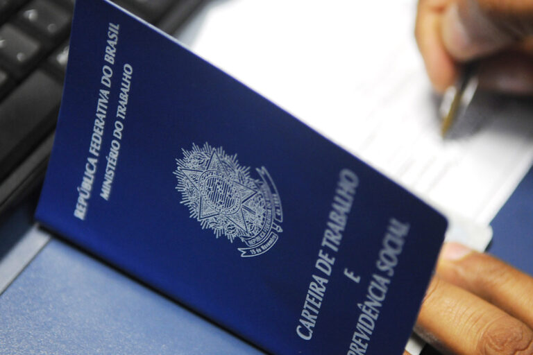Agências do trabalhador têm 724 vagas abertas nesta sexta (28); salários chegam até R$ 7 mil