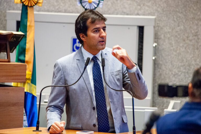 Câmara Legislativa celebra os 46 anos do Sinpro-DF