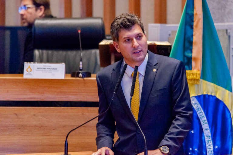 Eduardo Pedrosa discursa em defesa de entregadores por aplicativo