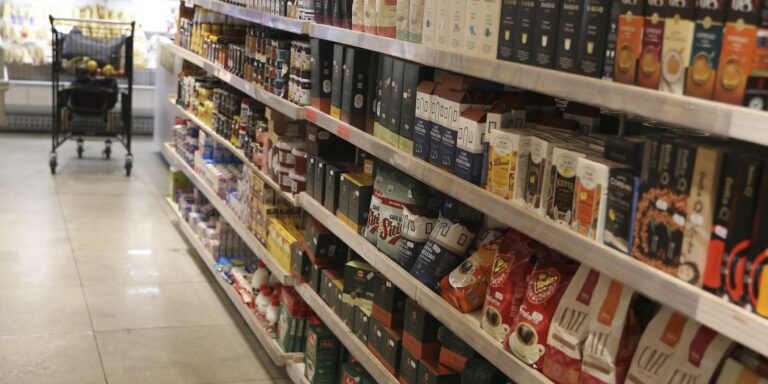 Preço da cesta básica cai em 24 capitais em agosto