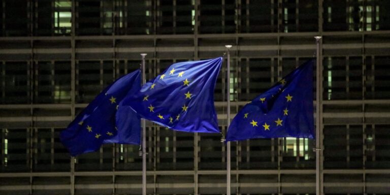União Europeia busca unidade em primeira ação contra tarifas de Trump
