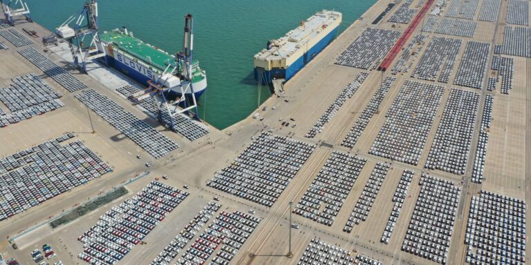 Com tarifaço, desafio de exportadores é encontrar novos mercados