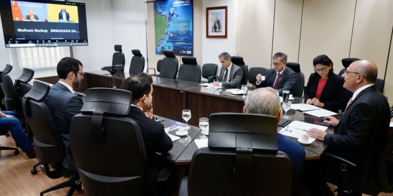 Alckmin e ministro chinês tratam de comércio em videoconferência