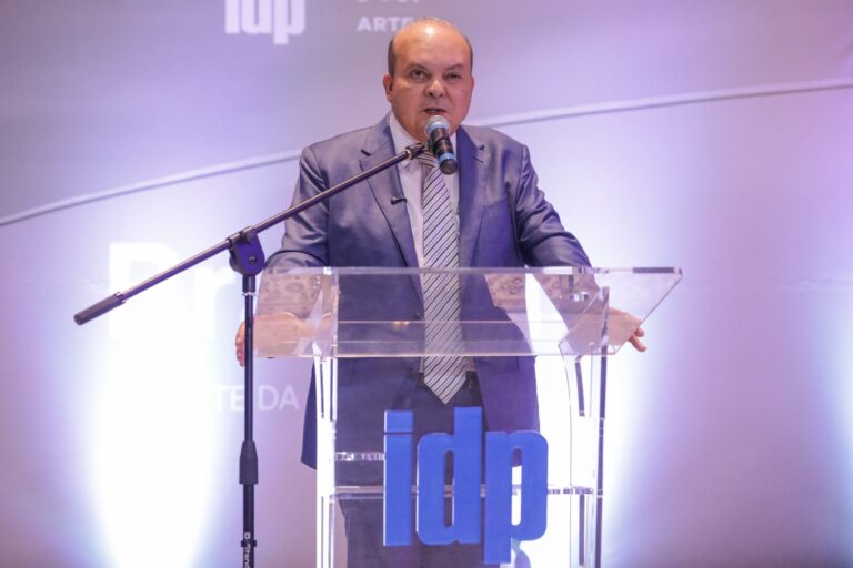 Ibaneis Rocha destaca a importância da democracia durante lançamento de livro em homenagem a Brasília