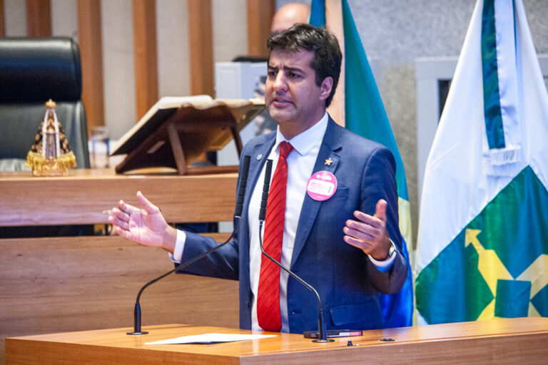 Gabriel Magno critica Hospital São Vicente de Paulo: "Manicômio"