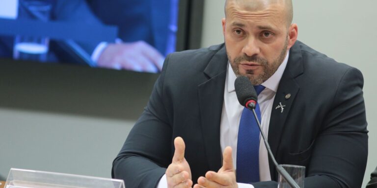 Moraes nega pedido de Silveira para trabalhar e estudar fora da prisão