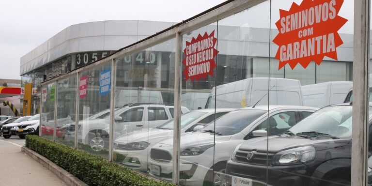 Vendas de veículos financiados têm queda em março, diz B3