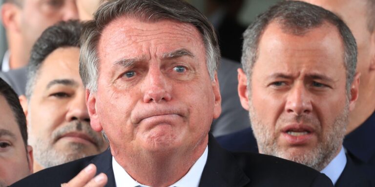 Golpe: após live na UTI, STF intima Bolsonaro em hospital de Brasília