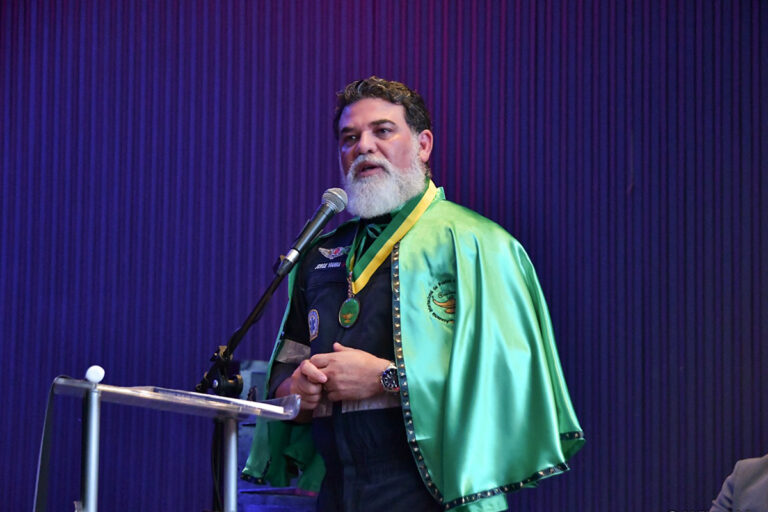 CLDF presta homenagem a profissionais de enfermagem