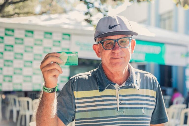 Goiás Social entrega benefícios em 20 municípios