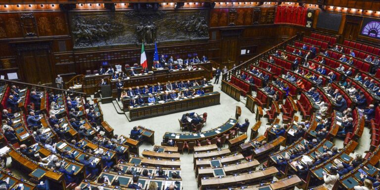Câmara dos Deputados na Itália aprova decreto que restringe cidadania