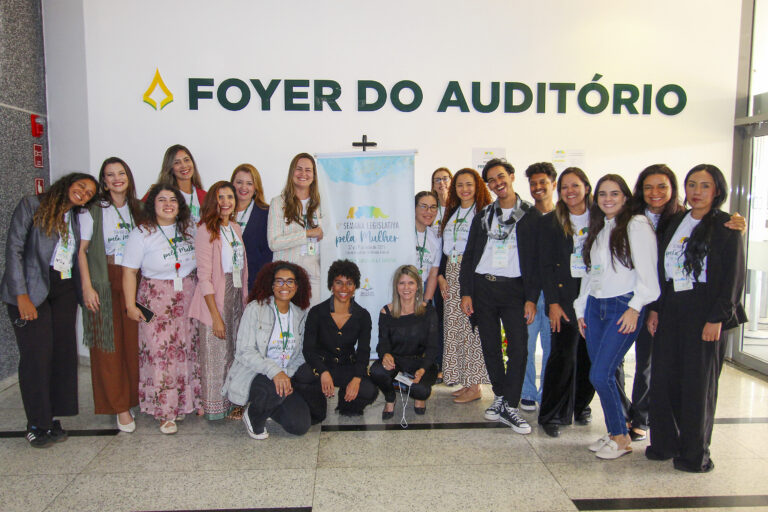Personalidades femininas compartilham histórias de luta e superação na Semana Legislativa da Mulher