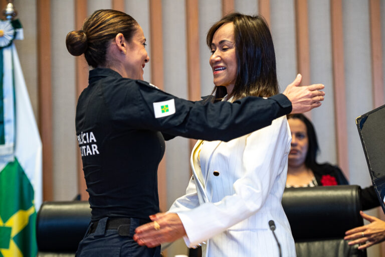 Coronel Maria Costa, da PMDF, recebe título de cidadã honorária de Brasília