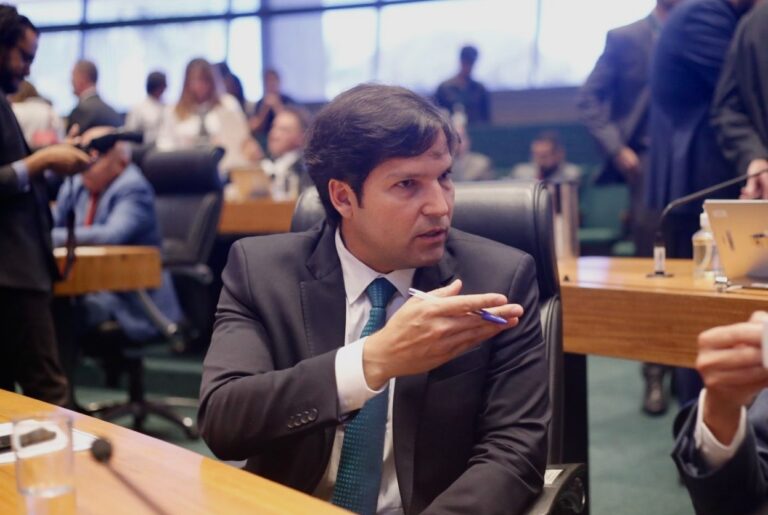 Detran não poderá cobrar diária de veículos buscados no mesmo dia no depósito