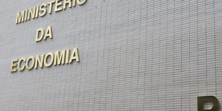 MP alternativa a IOF prevê R$ 4,28 bi de corte de gastos em 2025