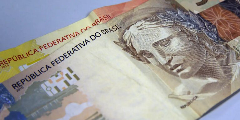 Receita paga lote da malha fina do Imposto de Renda de fevereiro