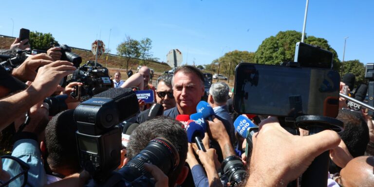 Maioria da 1ª Turma do STF vota por manter cautelares contra Bolsonaro