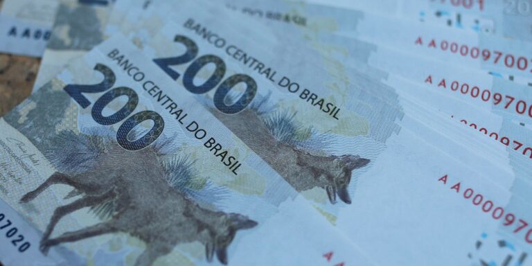 Ipea: mais ricos deveriam pagar 14% para igualar à classe média