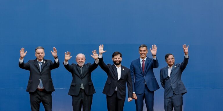 Lula e outros líderes convocam instituições em defesa da democracia