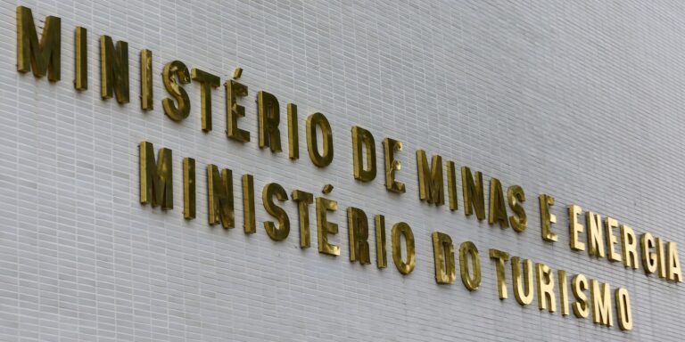 Governo garantirá gás de cozinha gratuito para 17 milhões de famílias