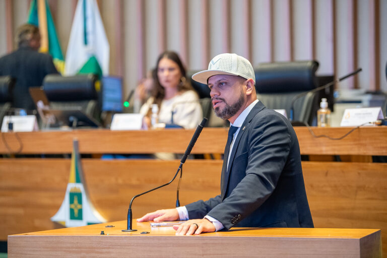 "GDF sucateia metrô para privatizar", repudia Max Maciel