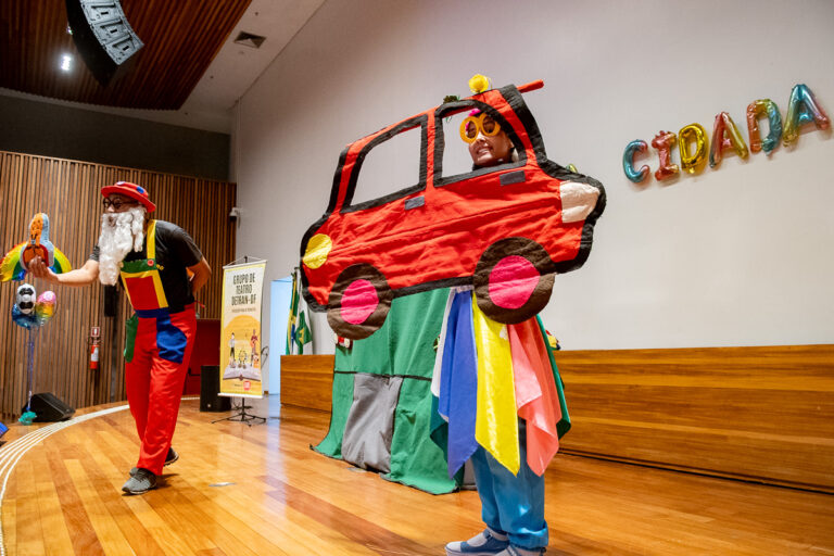 Semana Legislativa pela Primeira Infância inicia com teatro educativo para crianças