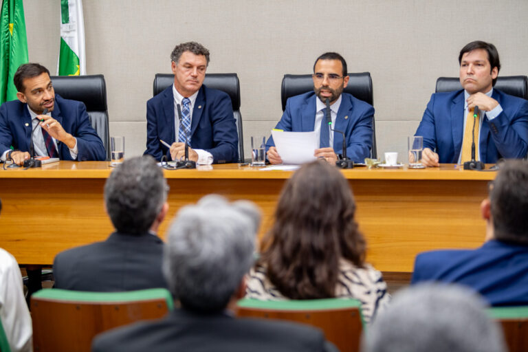 CCJ conclui arguição e aprova indicação de Márcio Wanderley para procurador-geral do DF