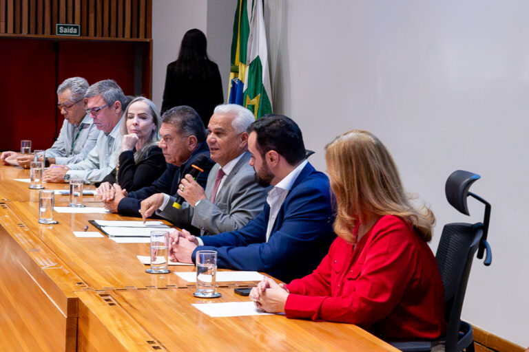 Câmara Legislativa presta homenagem a seus servidores aposentados