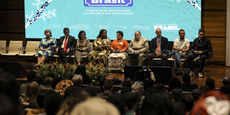 Governo lança programa de acolhimento a repatriados e deportados
