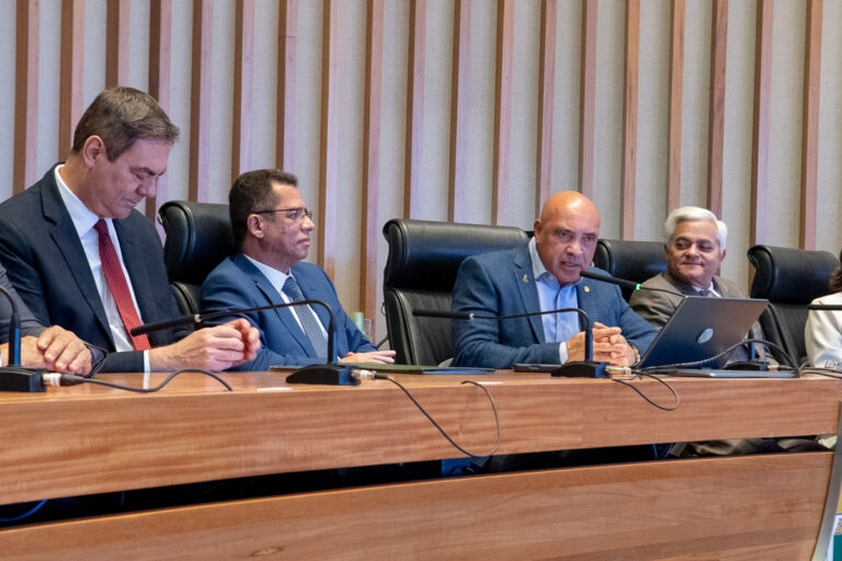 Presidente do TRT da 10ª Região recebe o título de Cidadão Honorário de Brasília