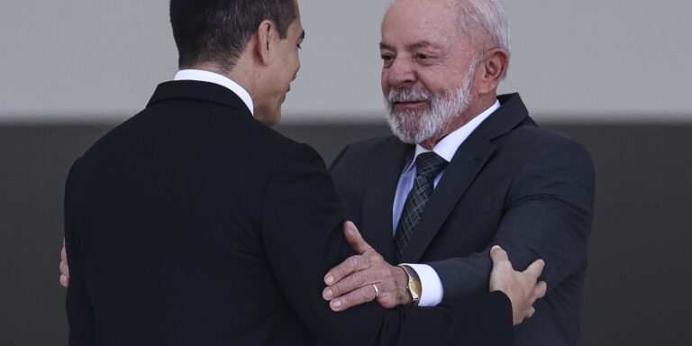 Relações com países sul-americanos são prioridades, diz Lula a Noboa