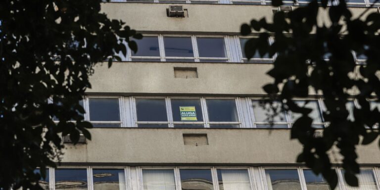 Parcela de famílias que pagam aluguel sobe 25% em 8 anos, mostra IBGE
