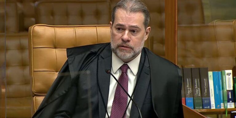 PEC da Blindagem: Dias Toffoli dá dez dias para Câmara se manifestar