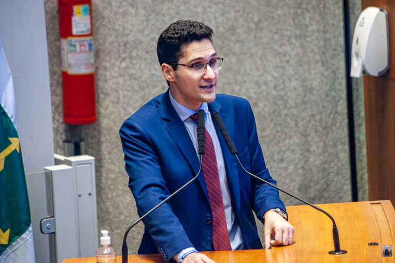 Estudantes vão tomar posse como jovens deputados nesta sexta (12)