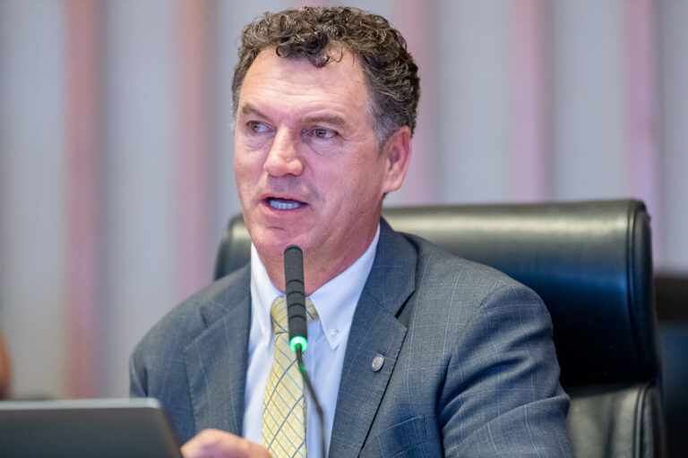 Presidente da CEB, Edison Garcia recebe título de cidadão honorário de Brasília