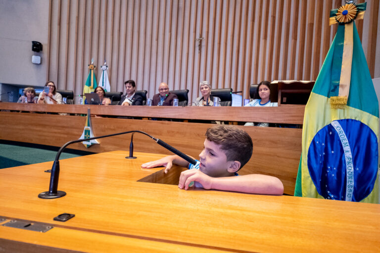 CLDF comemora 50 anos da Escola Classe 64 de Ceilândia
