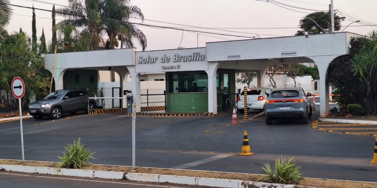 Moraes autoriza Bolsonaro a comemorar aniversário da filha em casa