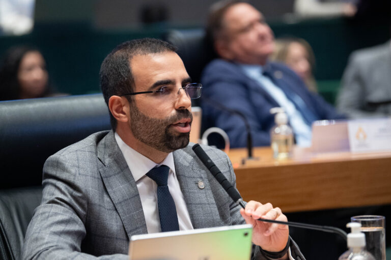 Distritais aprovam criação de monitoramento por vídeo nas salas de aula da rede pública