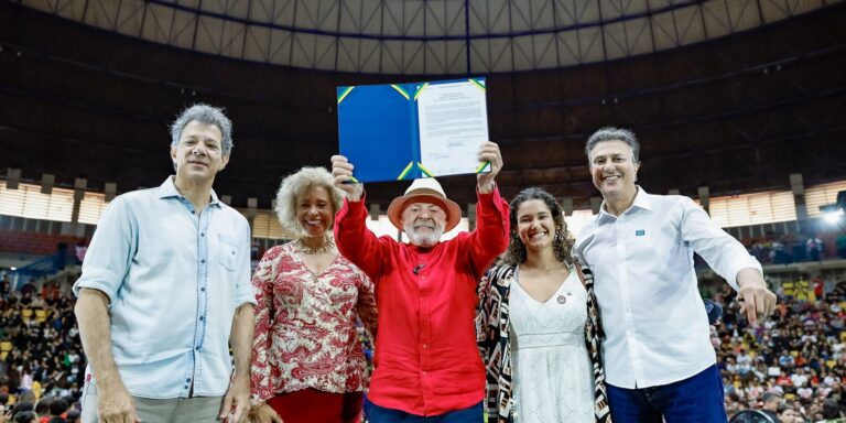 Governo anuncia investimento de R$ 108 milhões em cursinhos populares
